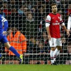 Arsenal bị cầu thủ 19 tuổi của Everton chặn bước tiến