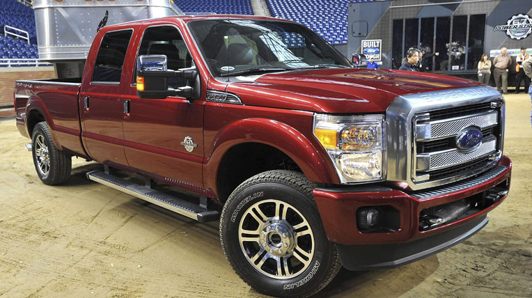 2013-Ford-F-350-Super-Duty-Platinum-Passenger-Side-Three-Quarters-View-2.jpg