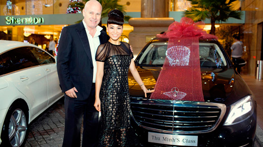 Den-voi-chuong-trinh,-Thu-Minh-duoc-dua-don-bang-mau-xe-co-thiet-ke-dam-chat-thoi-trang-CLS-Shooting-Brake.jpg