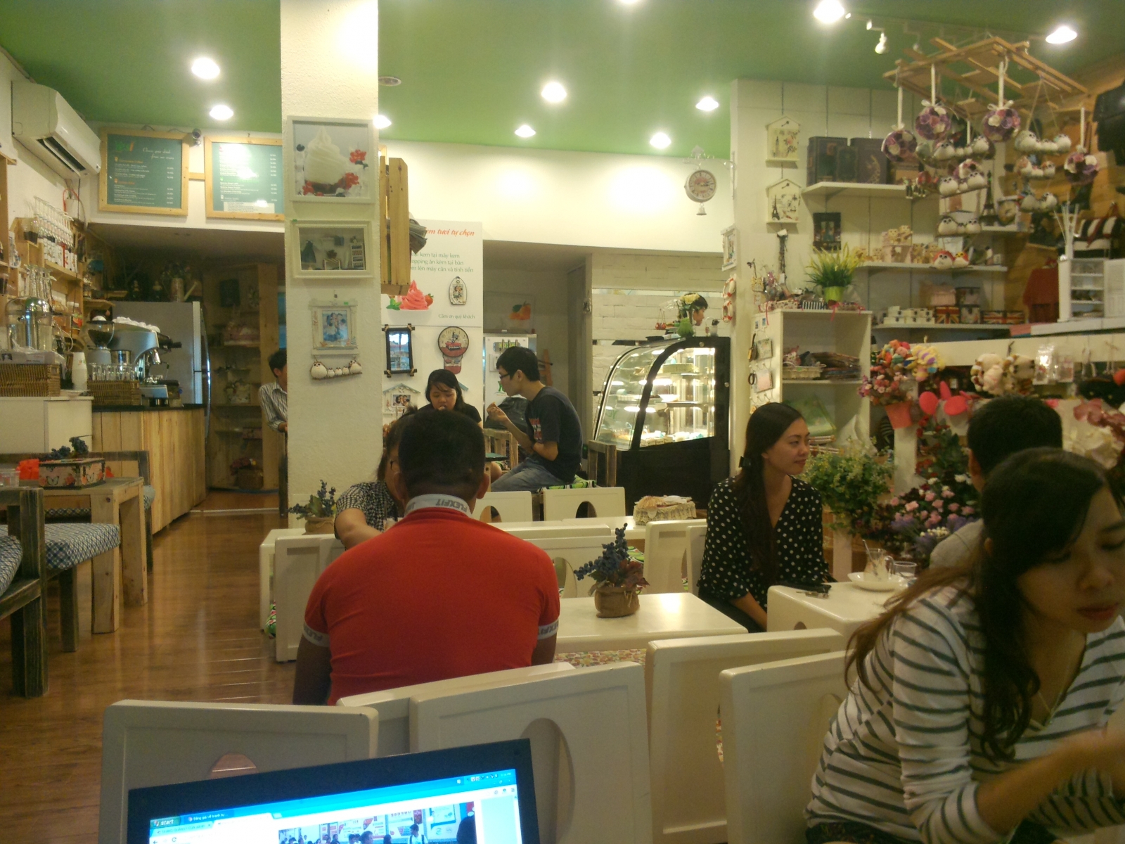 tranh tuong trangtri quan cafe